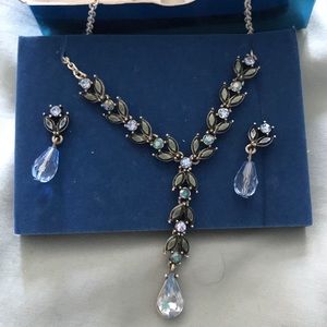 Necklace and earring set